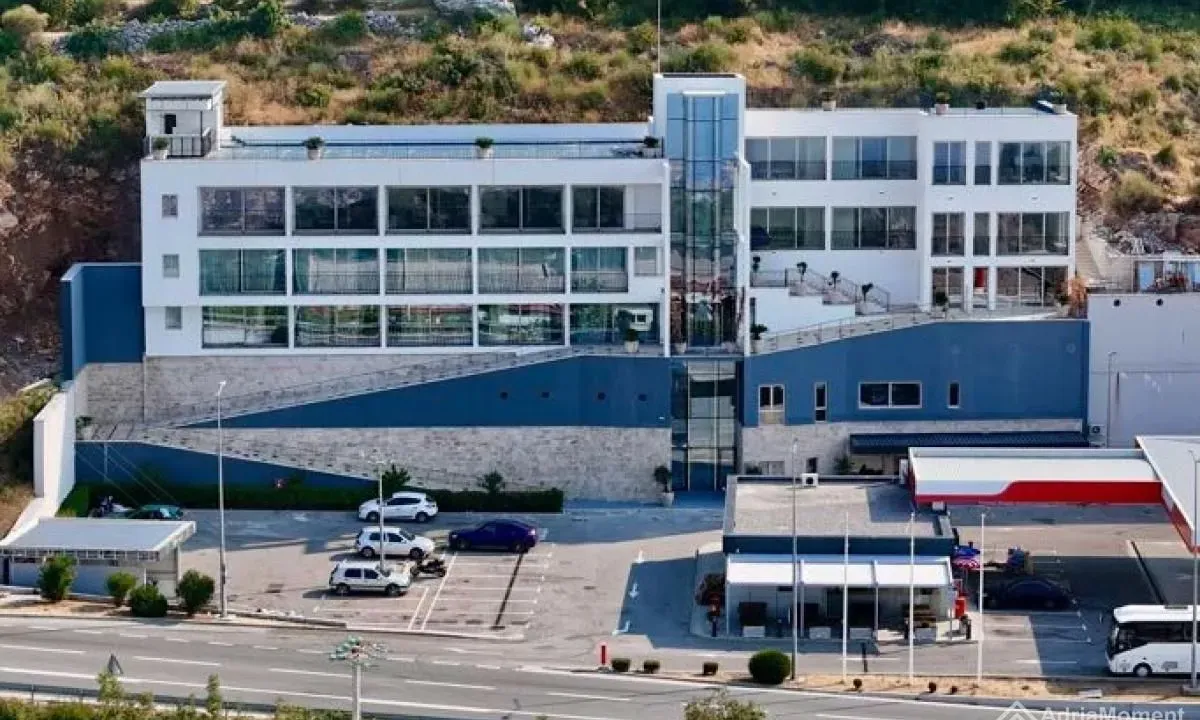 Prodaja, poslovni prostor, 1800m², Lapčići, Budva