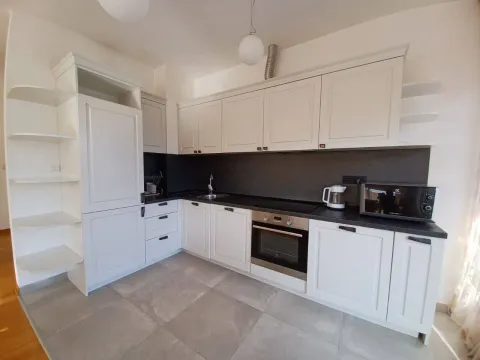 Izdavanje, trosoban stan, 103m², Centar, Budva - image 5