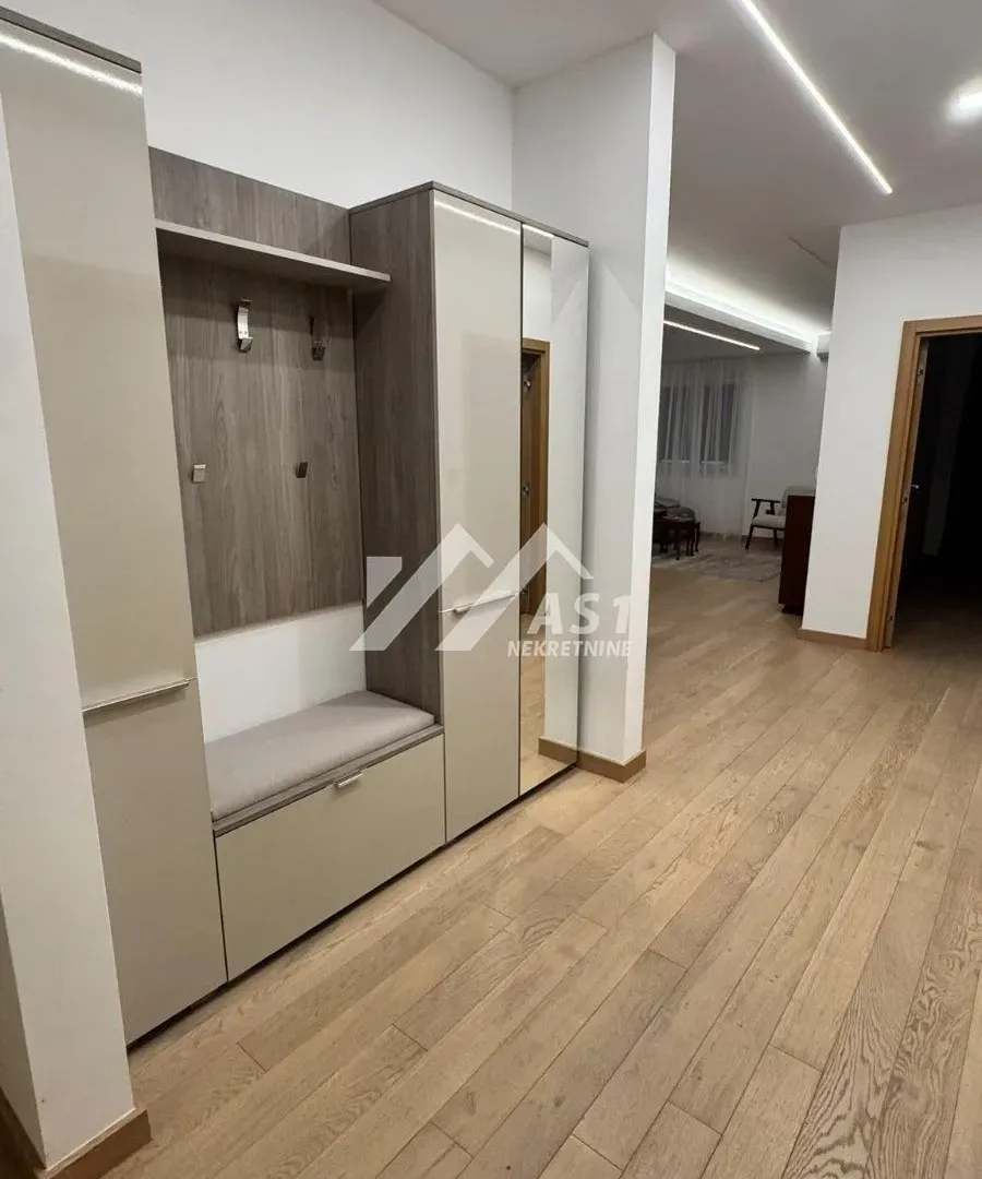 Izdavanje, trosoban stan, 97m², Sremska Kamenica, Petrovaradin