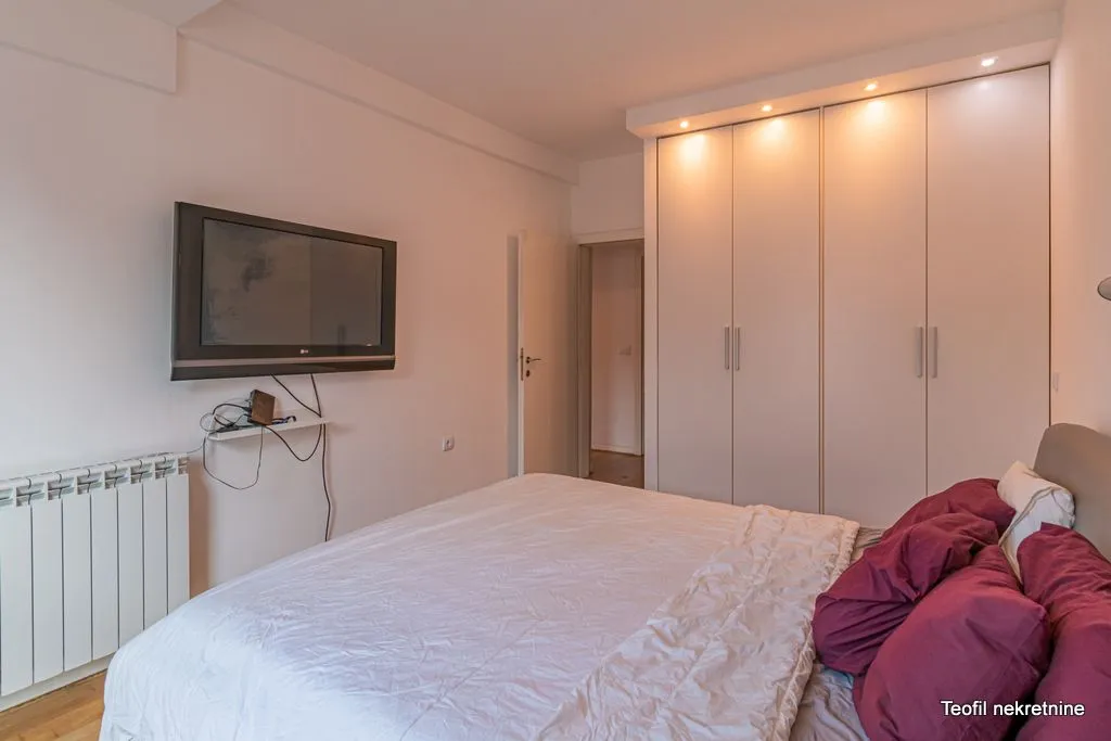 Izdavanje, četvorosoban stan, 107m², Vračar, Šid
