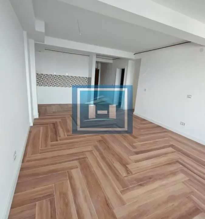 Prodaja, trosoban stan, 87m², Centar, Paraćin