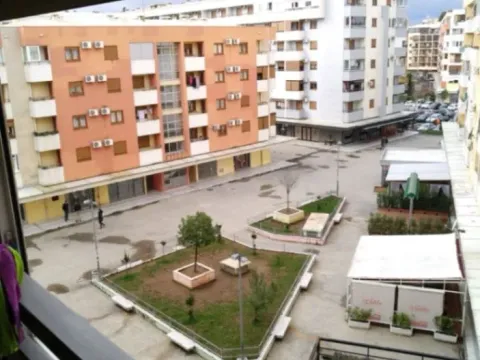 Izdavanje, jednosoban stan, 45m², Stari Aerodrom, Podgorica