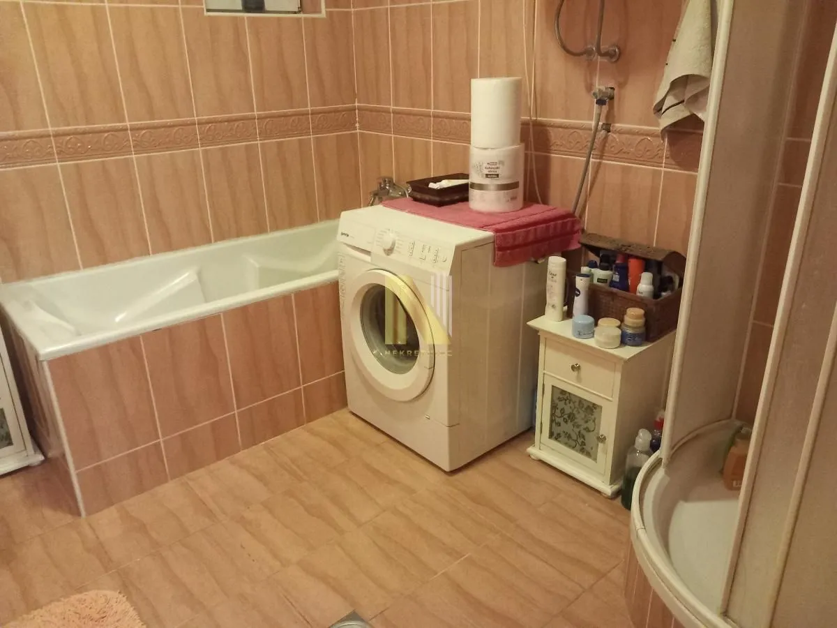 Prodaja, četvorosoban stan, 135m², Grbavica, Novi Sad Sve Podlokacije