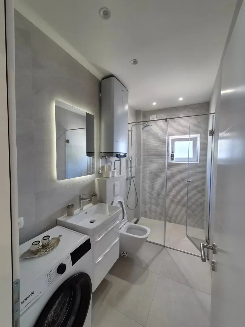 Rent, two bedroom apartment, 84m², Kalimanj, Tivat