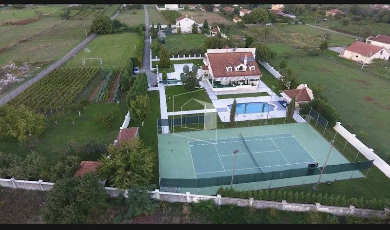 Rent, house, 680m², Tološi, Podgorica