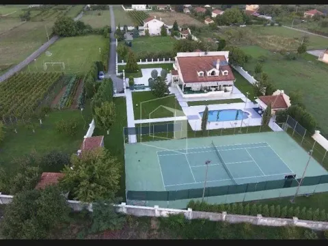 Izdavanje, kuća, 680m², Tološi, Podgorica - image 18