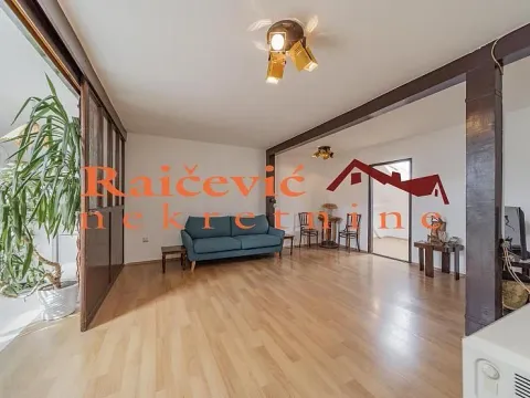 Prodaja, trosoban stan, 96m², Centar, Kruševac