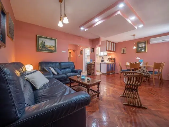Izdavanje, dvosoban stan, 100m², Budva, Crna Gora
