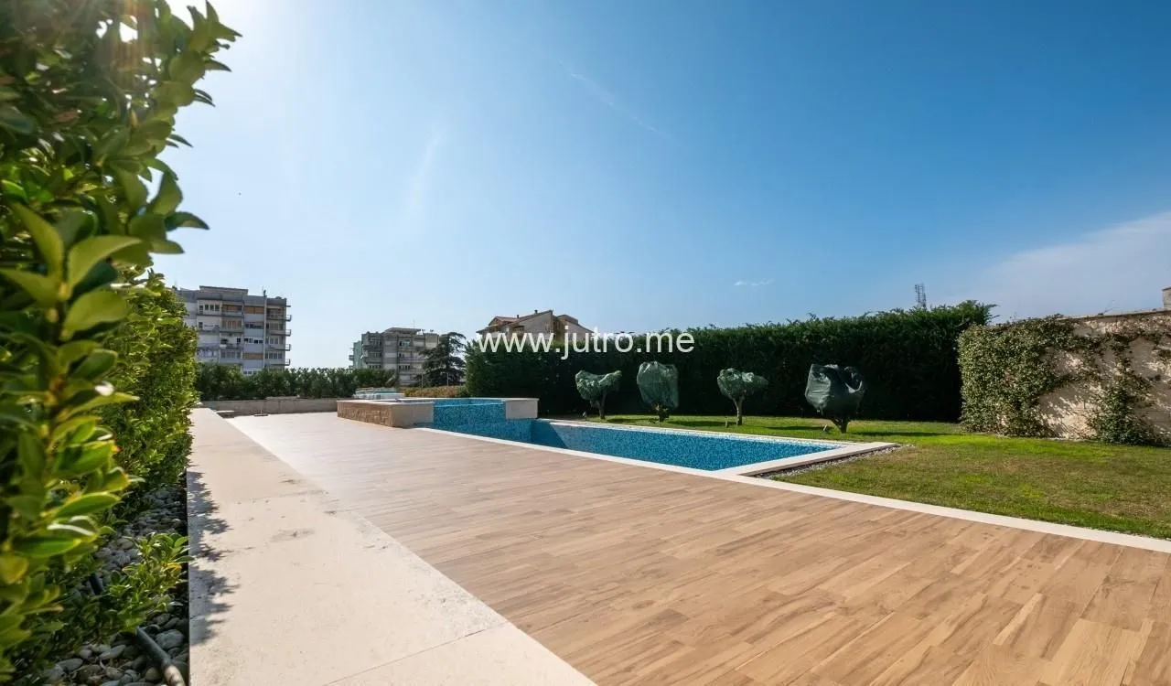 Prodaja, dvosoban stan, 103m², Centar, Tivat