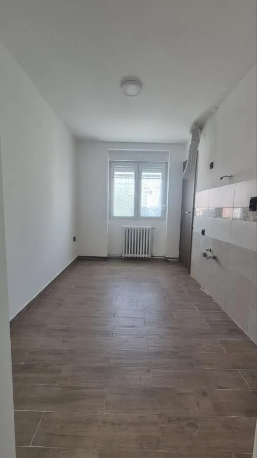 Prodaja, trosoban stan, 57m², Adamovićevo Naselje, Novi Sad Sve Podlokacije