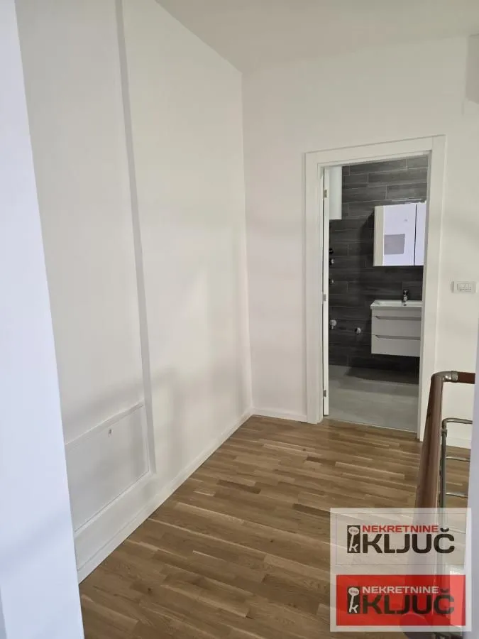 Prodaja, trosoban stan, 68m², Petrovaradin, Novi Sad