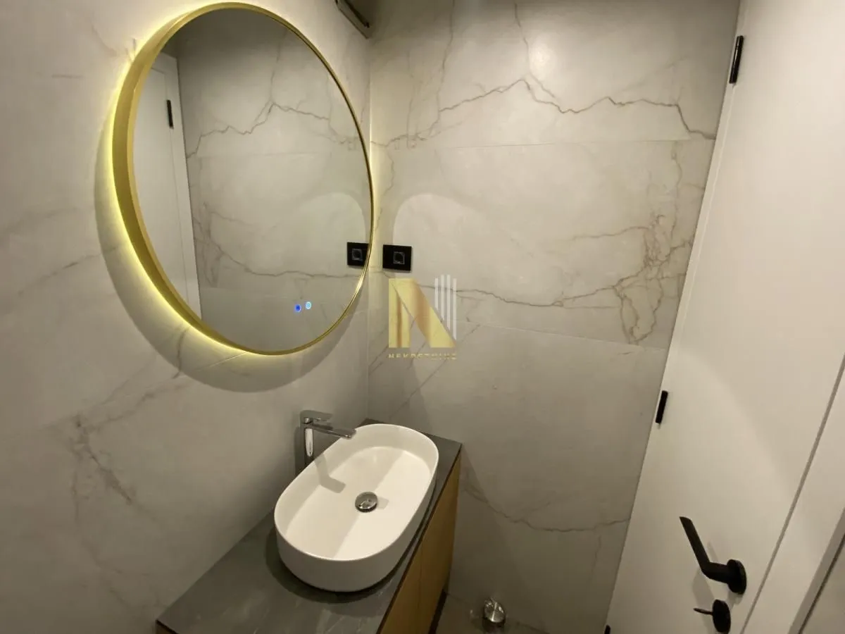 Prodaja, četvorosoban stan, 119m², Centar, Novi Sad