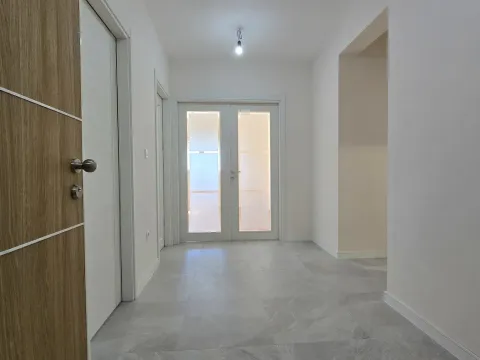 Rent, apartment, 93m², Central Point, Podgorica - image 13