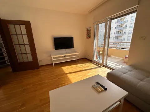 Izdavanje, jednosoban stan, 50m², City Kvart, Podgorica - image 5