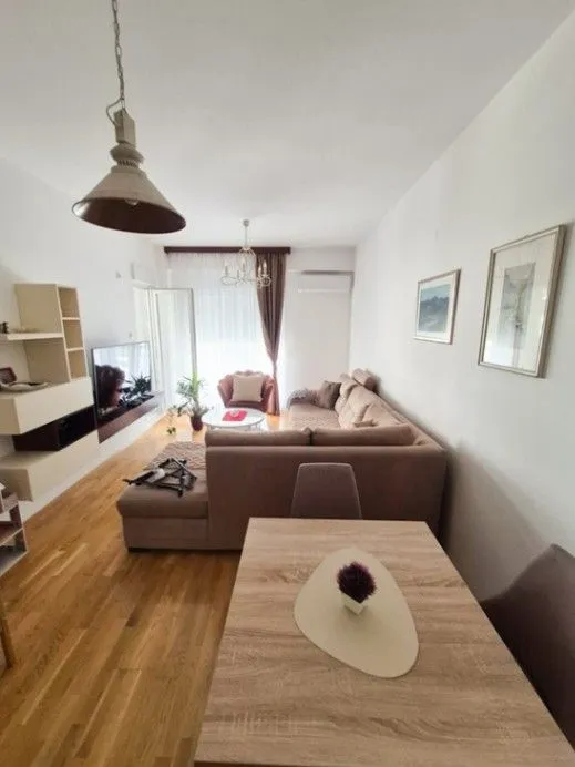 Izdavanje, dvosoban stan, 70m², Ljubović, Podgorica