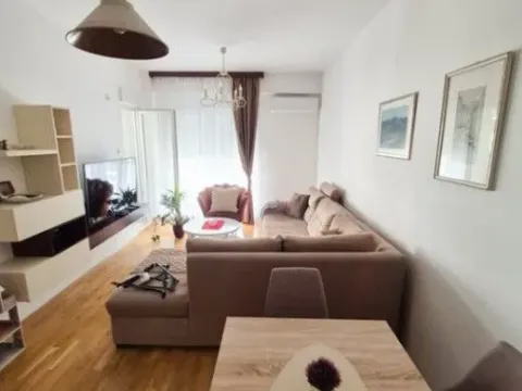 Izdavanje, dvosoban stan, 70m², Ljubović, Podgorica