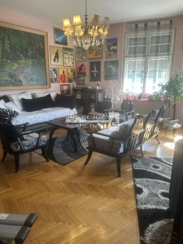 Sale, three bedroom apartment, 87m², Kalenić Pijaca, Vračar Sve Podlokacije