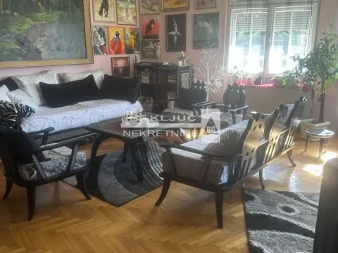 Sale, three bedroom apartment, 87m², Kalenić Pijaca, Vračar Sve Podlokacije - image 3