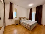 Izdavanje, trosoban stan, 100m², Bečići, Budva - image 9