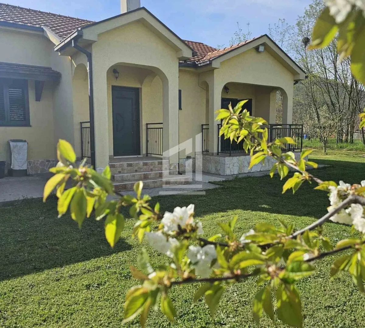 Izdavanje, kuća, 128m², Podgorica, Crna Gora