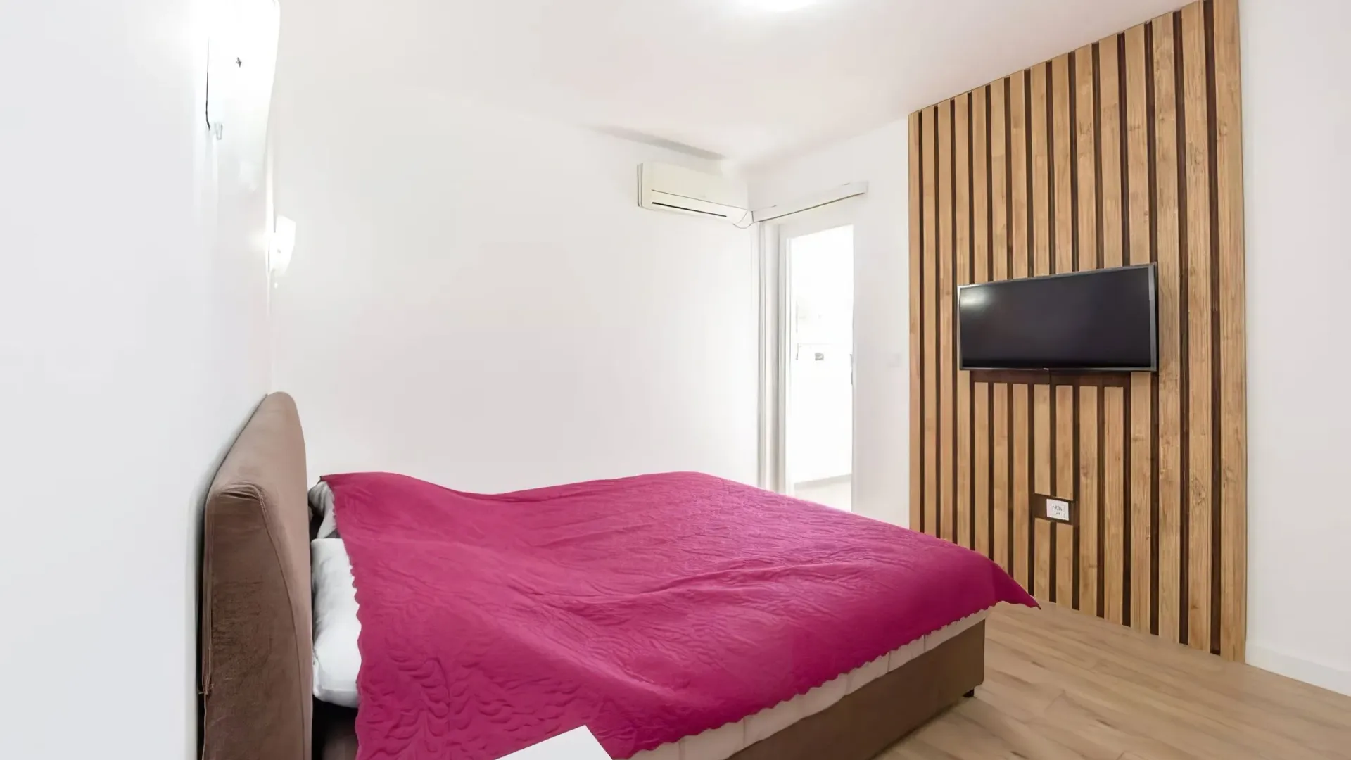 Izdavanje, dvosoban stan, 77m², Bečići, Budva