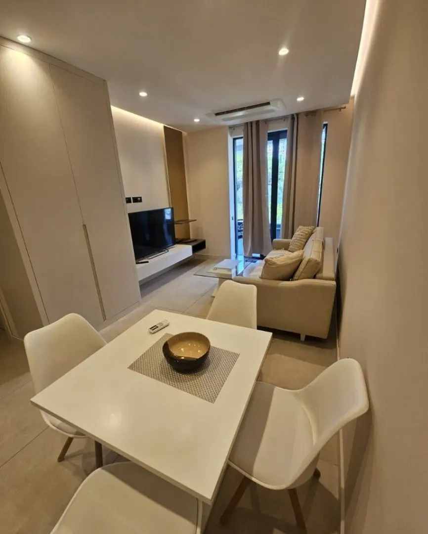 Izdavanje, jednosoban stan, 40m², Bečići, Budva