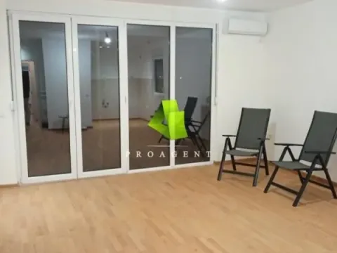 Prodaja, trosoban stan, 83m², Medijana, Niš