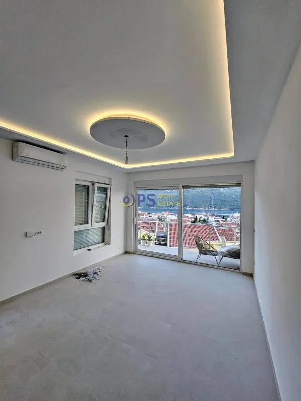 Prodaja, dvosoban stan, 70m², Đenovići, Herceg Novi
