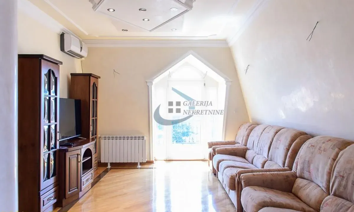 Prodaja, četvorosoban stan, 99m², Farmaceutski Fakultet, Voždovac Sve Podlokacije