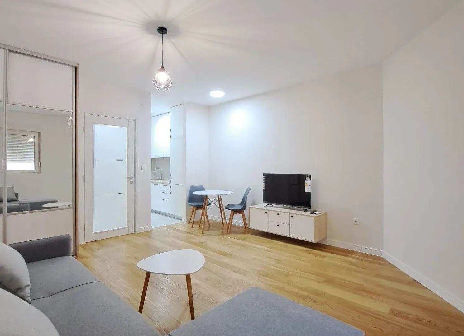 Rent, studio apartment, 33m², Central Point, Podgorica