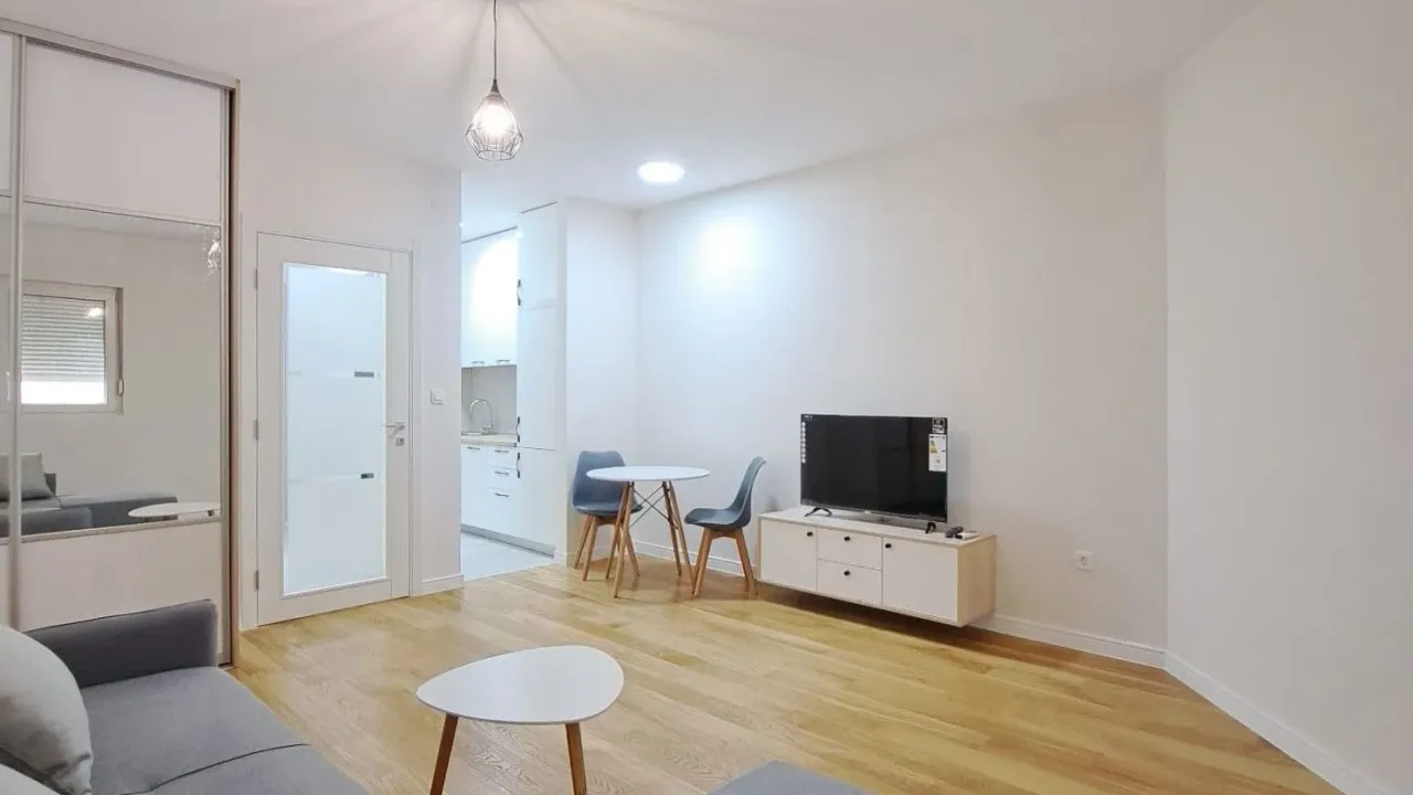 Rent, studio apartment, 33m², Central Point, Podgorica