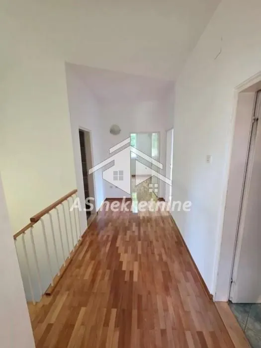 Izdavanje, četvorosoban stan, 104m², Savski Venac, Beograd
