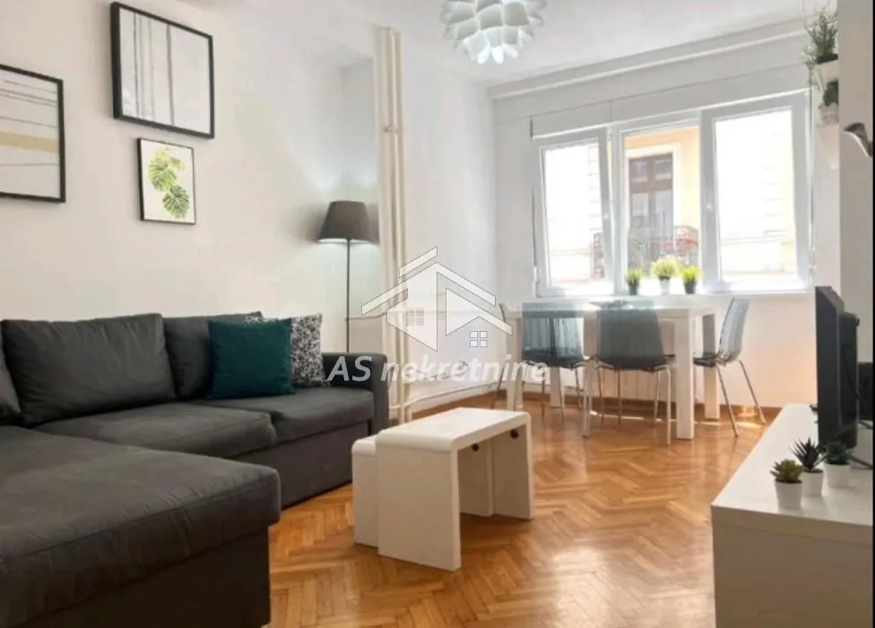 Izdavanje, trosoban stan, 80m², Stari Grad, Beograd