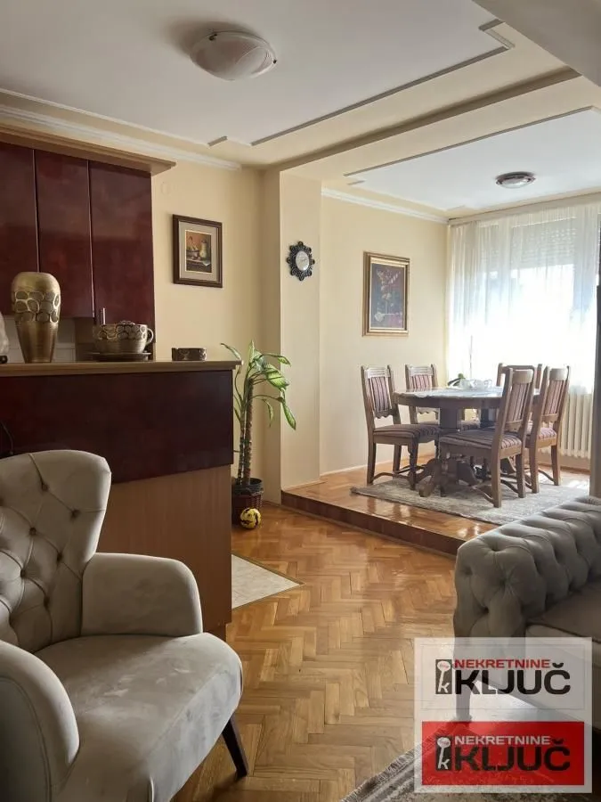 Prodaja, trosoban stan, 55m², Bulevar Oslobodjenja, Novi Sad Sve Podlokacije