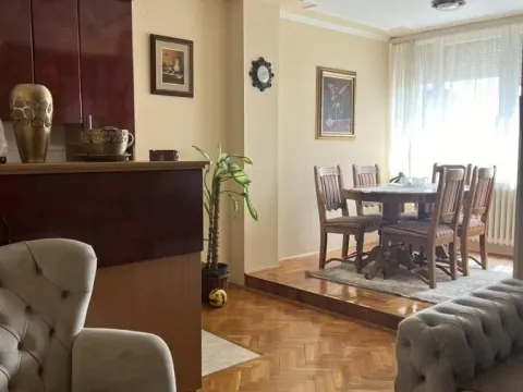Prodaja, trosoban stan, 55m², Bulevar Oslobodjenja, Novi Sad Sve Podlokacije - image 1