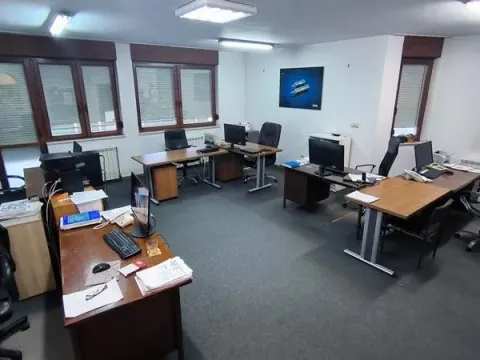 Rent, office space, 155m², Voždovac Sve Podlokacije, Beograd
