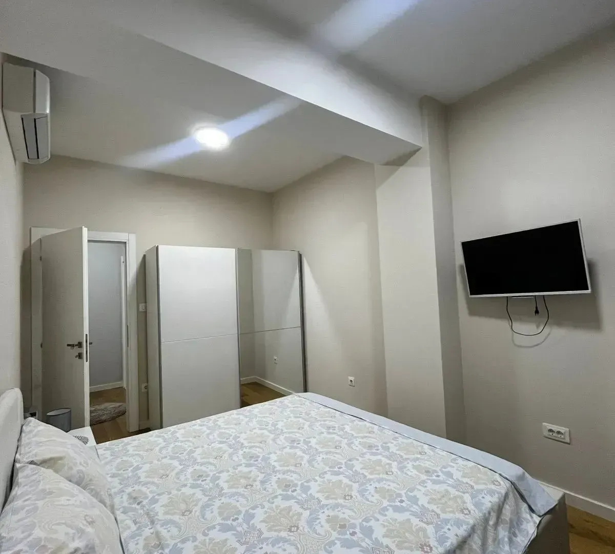 Izdavanje, dvosoban stan, 70m², Centar, Podgorica