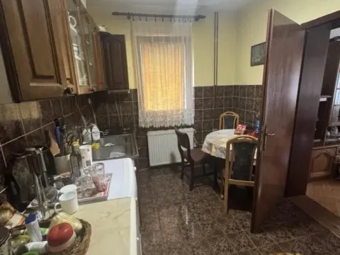 Izdavanje, kuća, 340m², Zemun Sve Podlokacije, Beograd - image 18