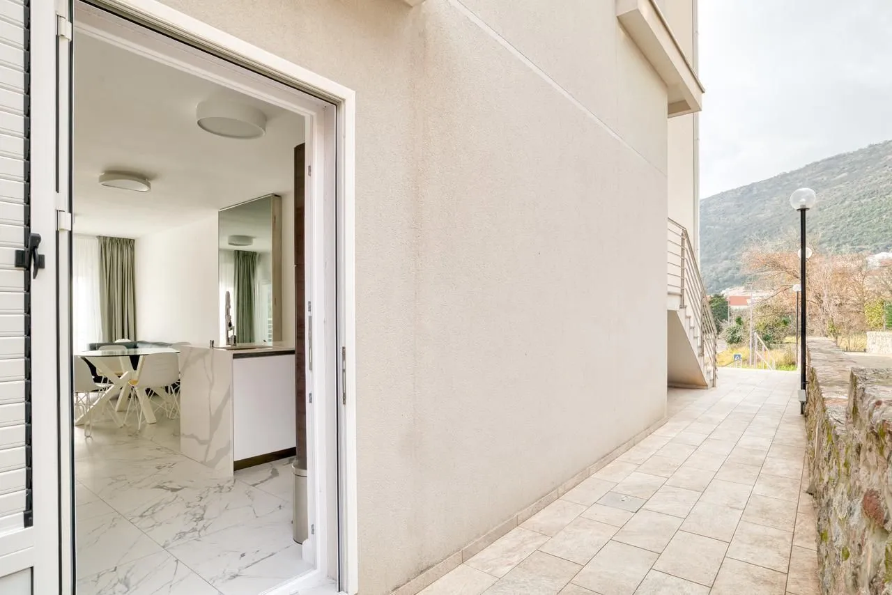 Sale, two bedroom apartment, 60m², Petrovac, Budva