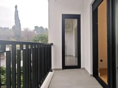 Rent, two bedroom apartment, 60m², Gorica C, Podgorica - image 9