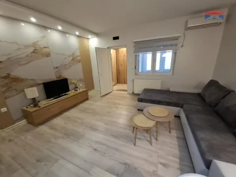 Stan in Adamovićevo Naselje