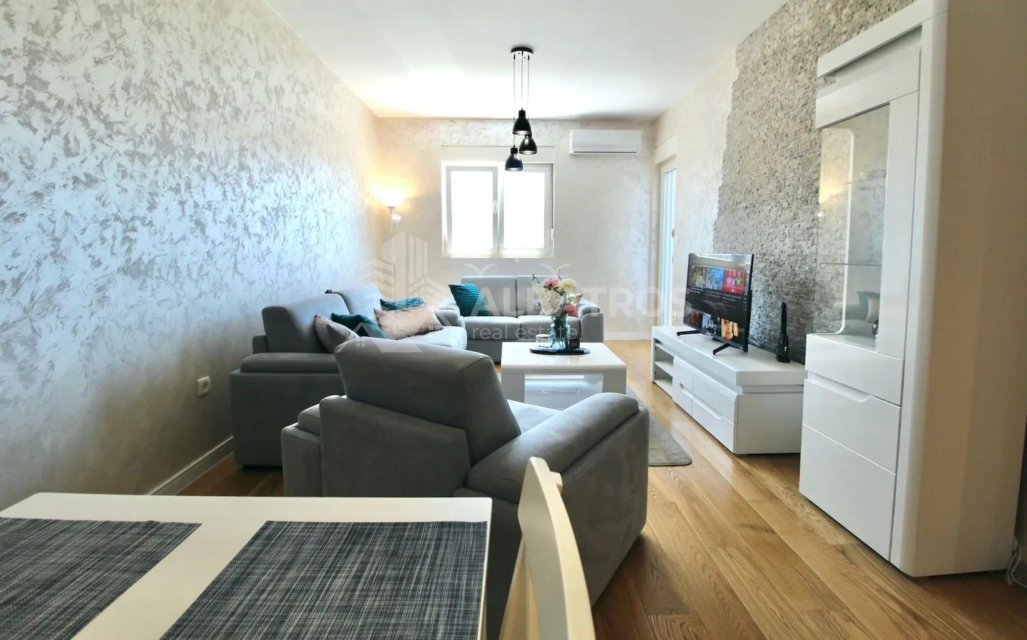 Daily-rent, one bedroom apartment, 51m², Centar, Bar