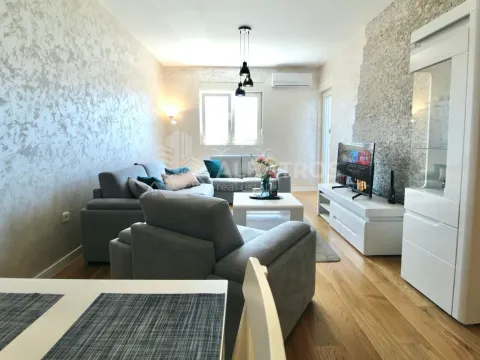 Daily-rent, one bedroom apartment, 51m², Centar, Bar - image 5