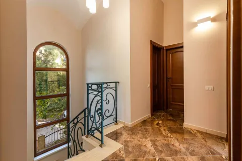 Prodaja, kuća, 200m², Šušanj, Bar - image 31