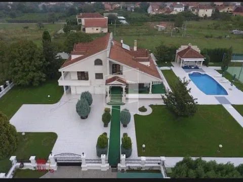 Izdavanje, kuća, 680m², Tološi, Podgorica - image 1