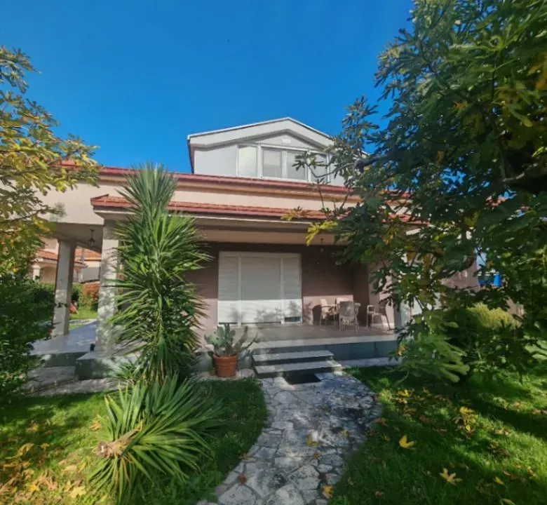 Rent, house, 200m², Tološi, Podgorica