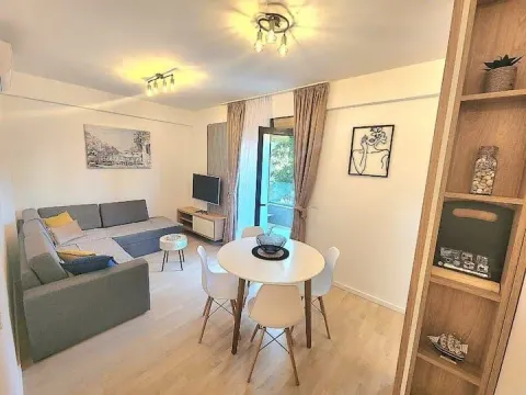 Rent, one bedroom apartment, 38m², Budva, Crna Gora - image 2