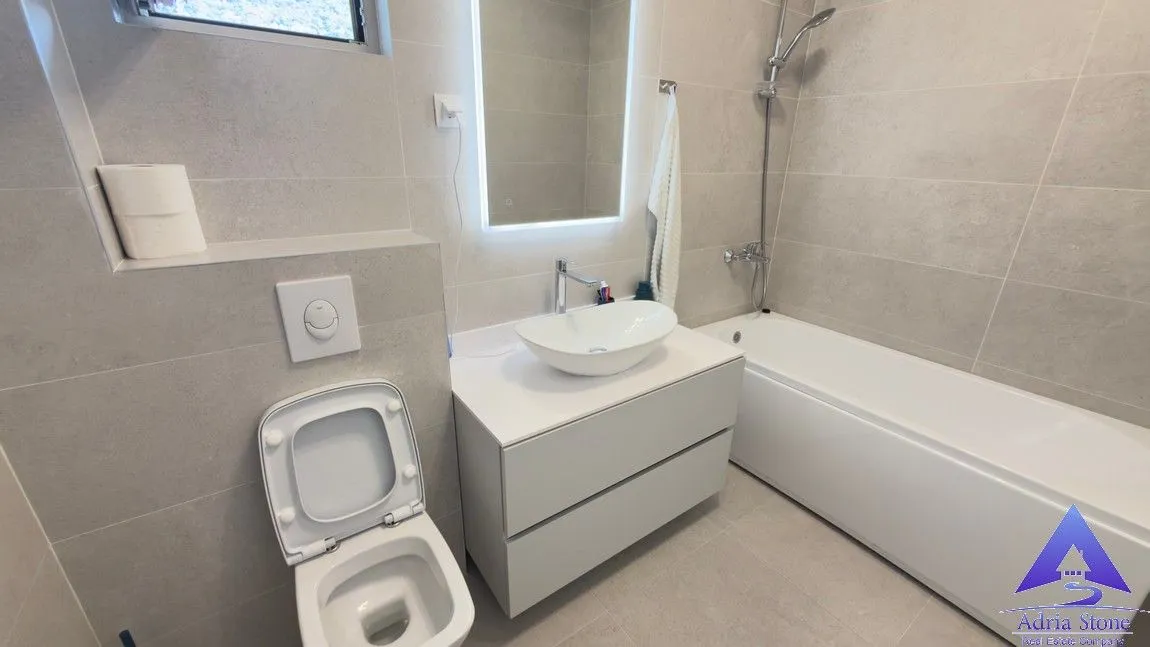 Sale, three bedroom apartment, 184m², Bečići, Budva
