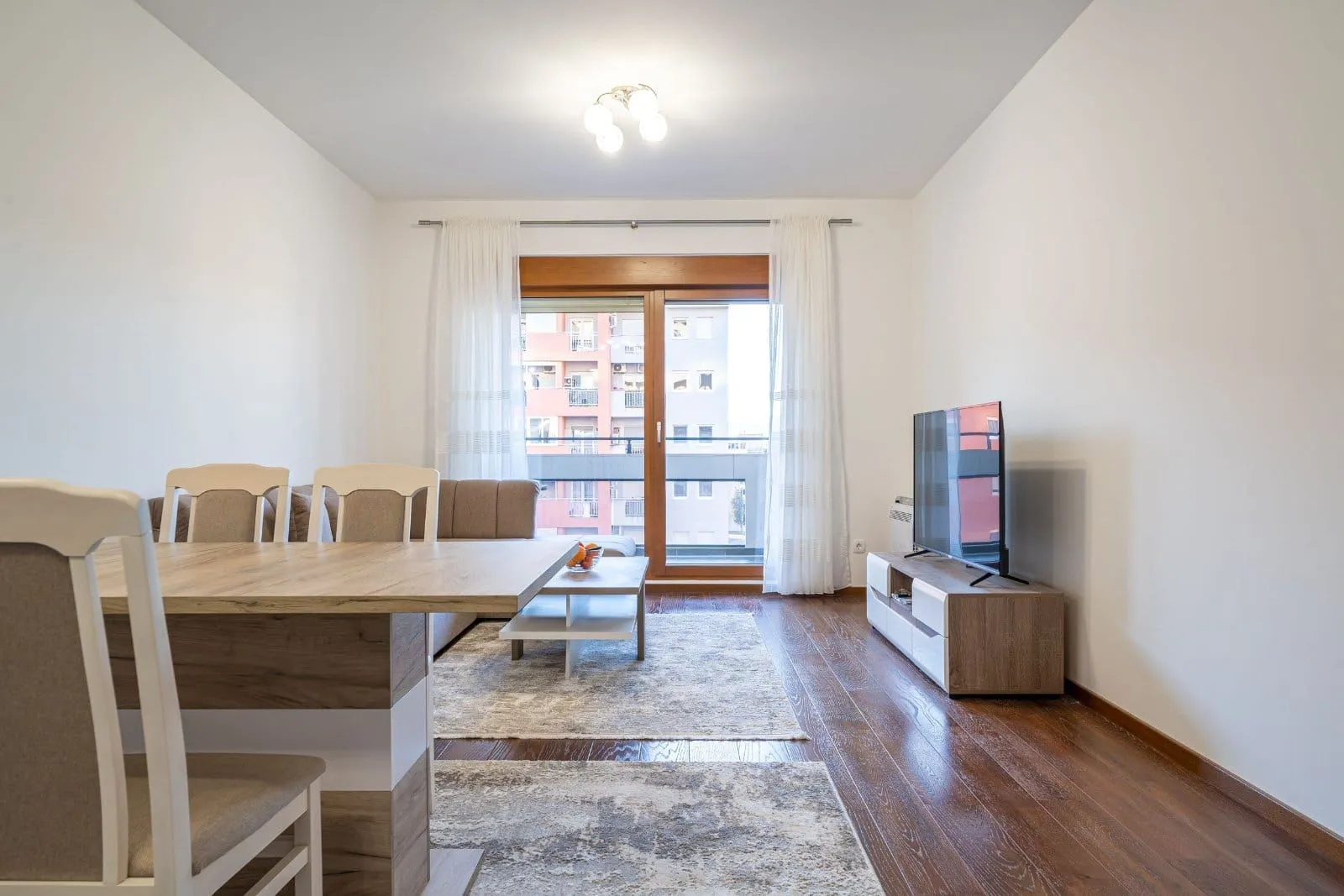 Izdavanje, dvosoban stan, 70m², Master Kvart, Podgorica