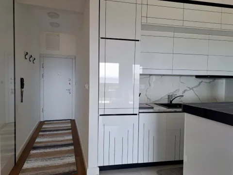 Izdavanje, jednosoban stan, 62m², Soho City, Bar - image 7